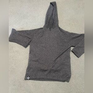 Paka Vida hoodie size Medium new without tags